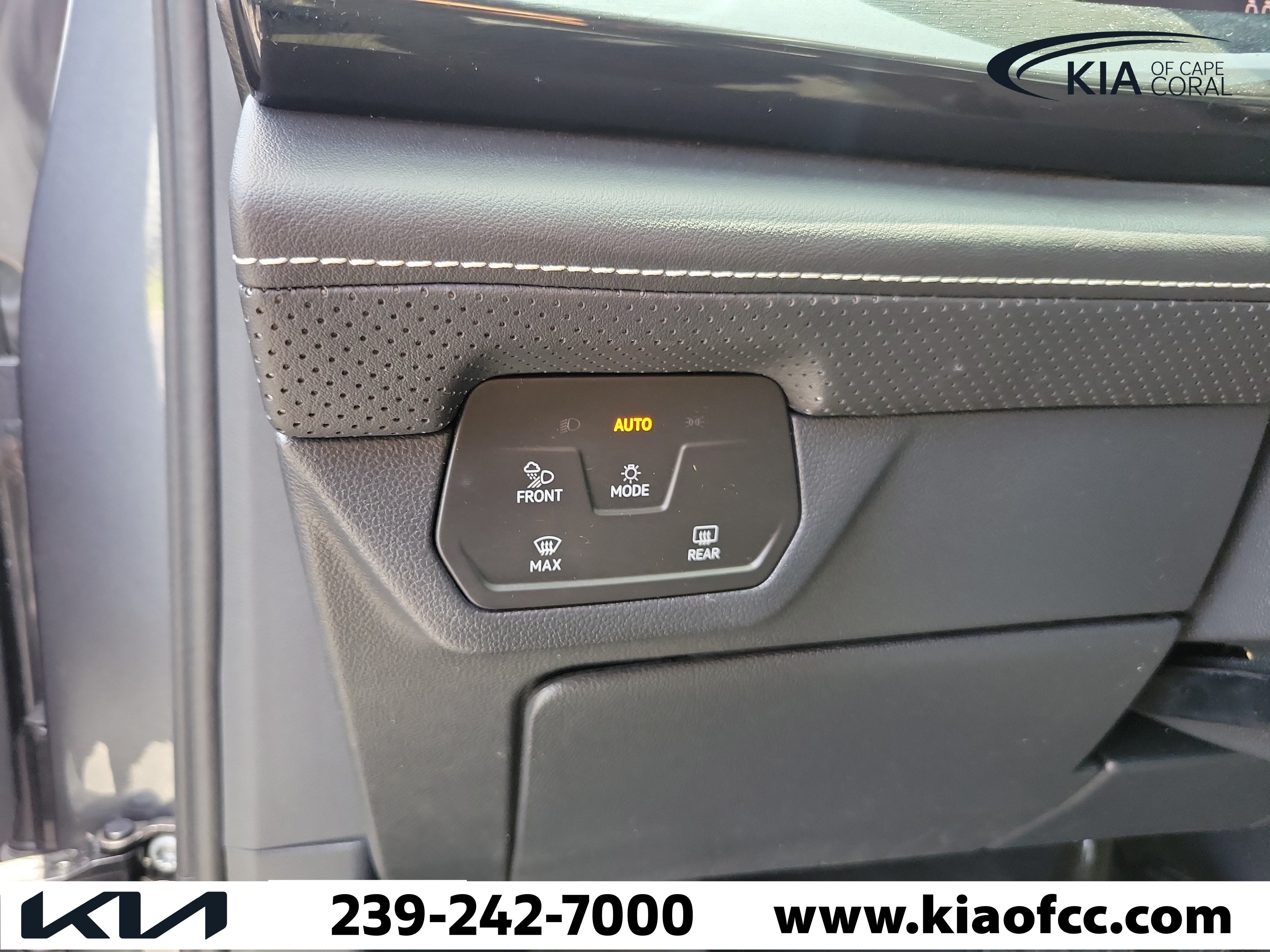 Used 2025 Volkswagen Atlas SE FWD image 24