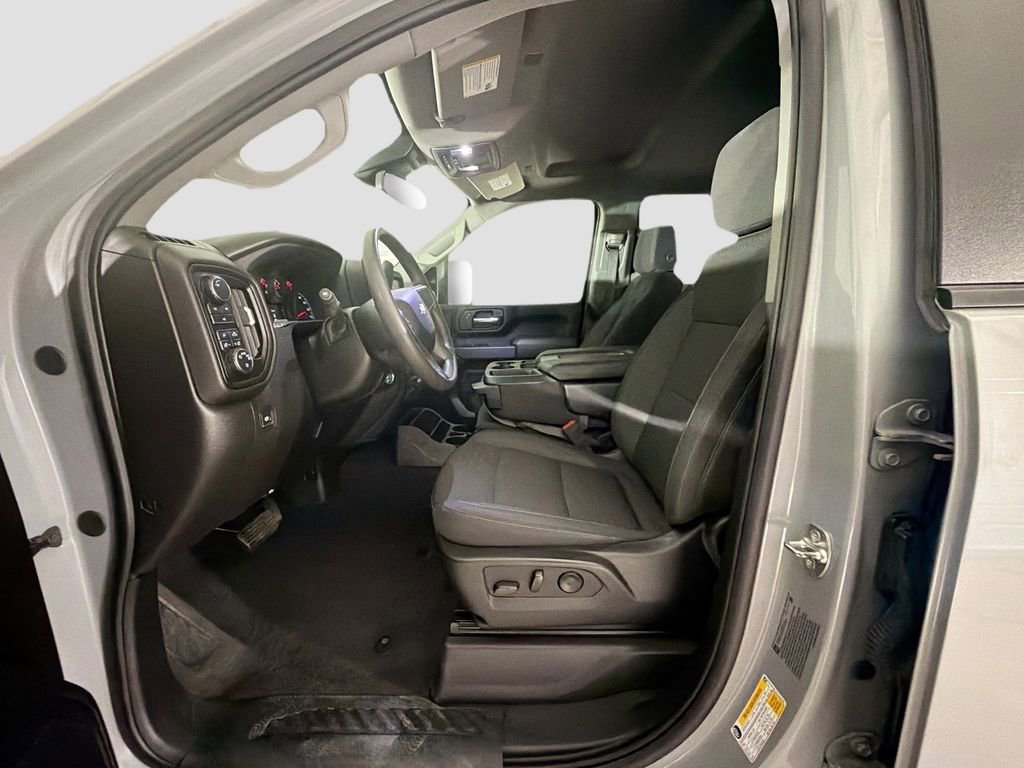 Used 2025 Chevrolet Silverado 2500 Custom w/ Custom Value Package image 18