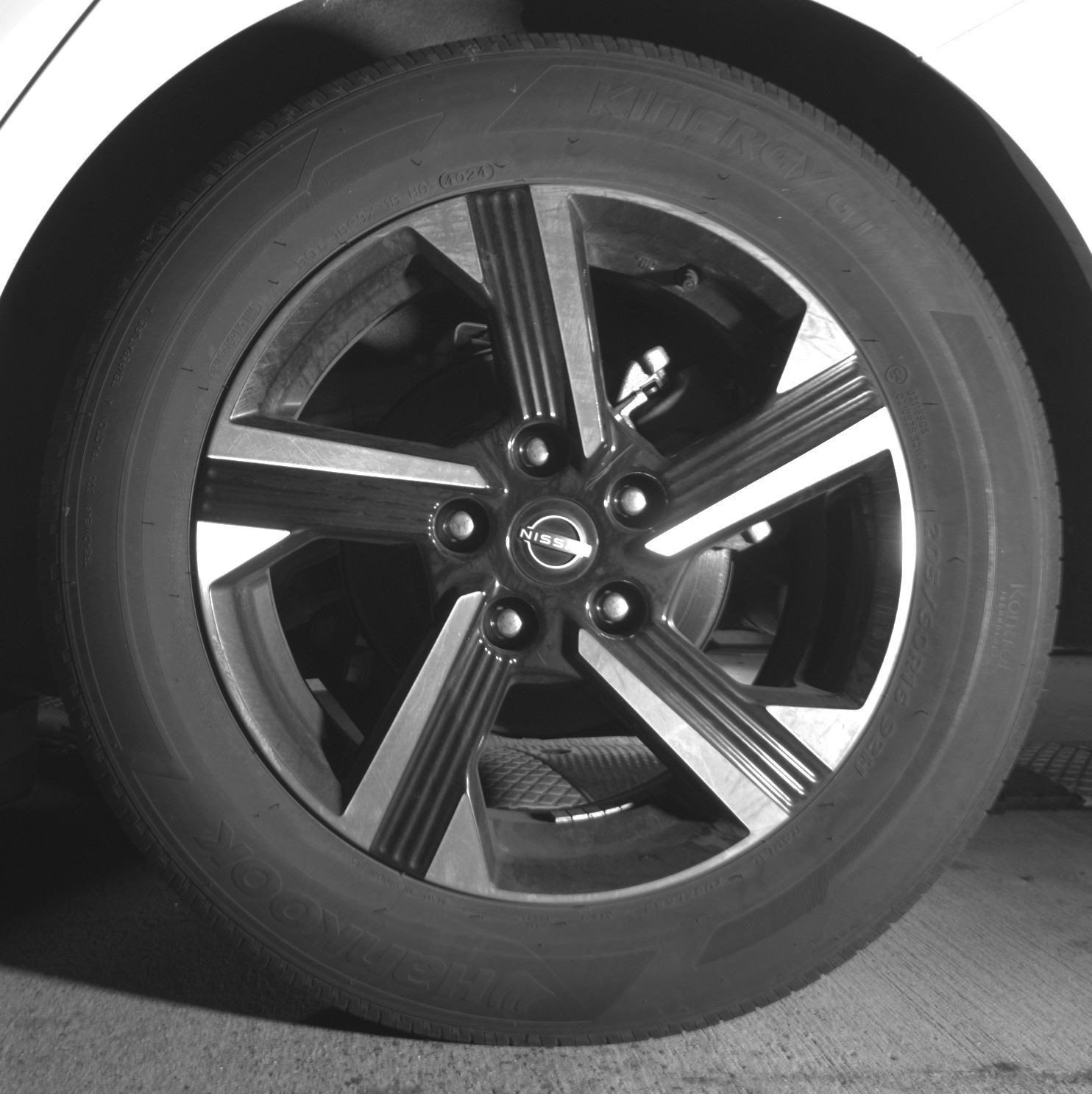 Used 2025 Nissan Sentra SV FWD image 16