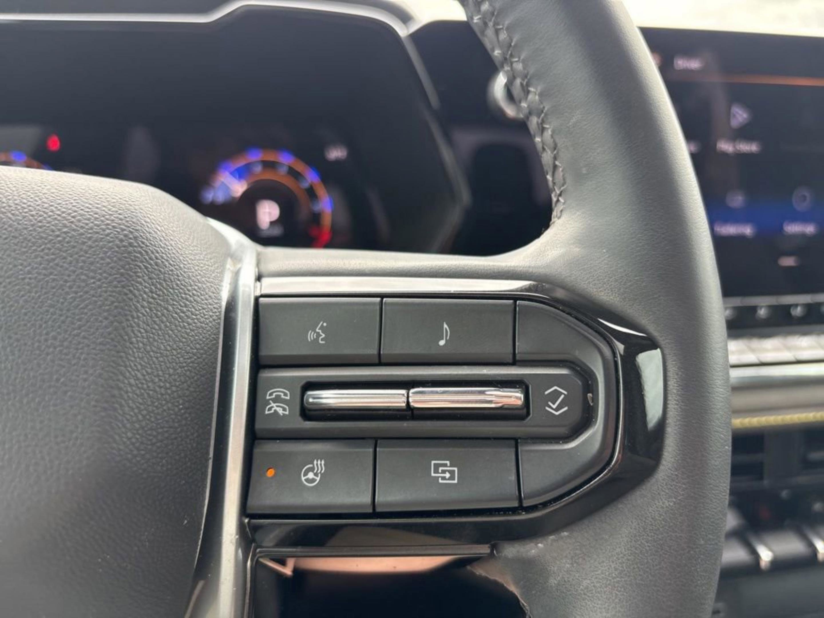 Used 2025 Chevrolet Colorado ZR2 w/ Technology Package AWD/4WD image 19