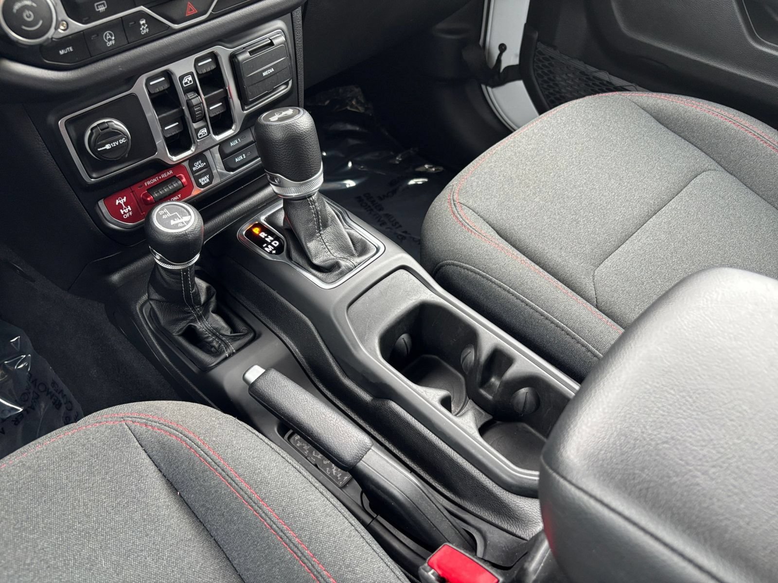Used 2025 Jeep Wrangler Unlimited Rubicon AWD/4WD image 41