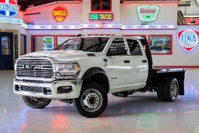Used 2022 RAM 5500 Tradesman w/ Chrome Appearance Group AWD/4WD image 2