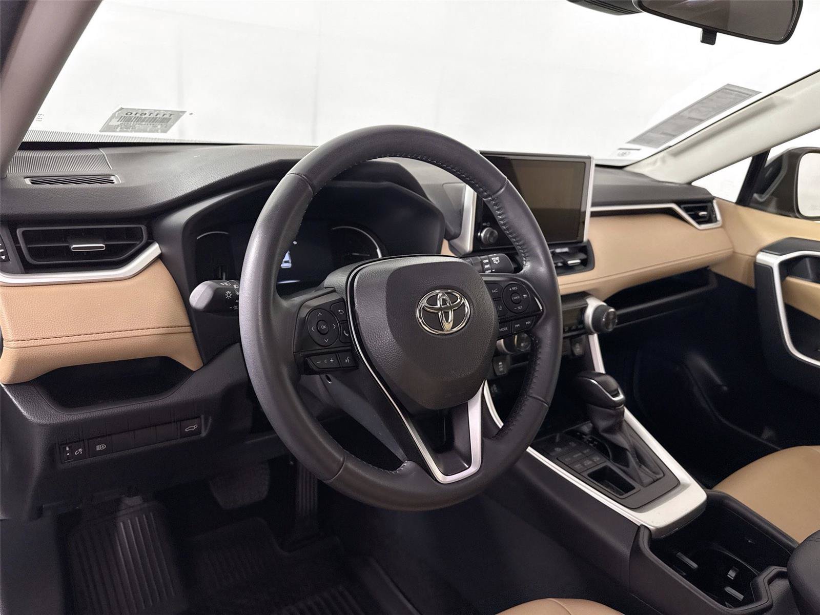 Used 2025 Toyota RAV4 XLE Premium AWD/4WD image 4