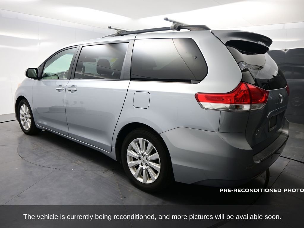 Used 2014 Toyota Sienna Limited w/ Limited Premium Package image 4