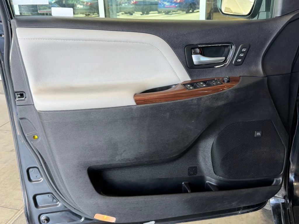 Certified 2017 Toyota Sienna Limited image 18