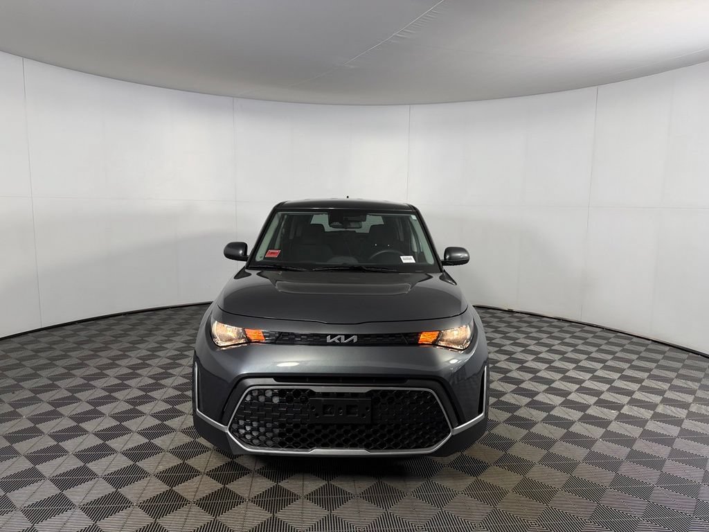 Used 2025 Kia Soul LX w/ LX Technology Package FWD image 4