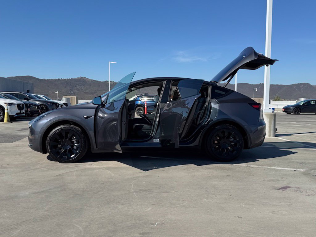 Used 2023 Tesla Model Y Long Range AWD/4WD image 28