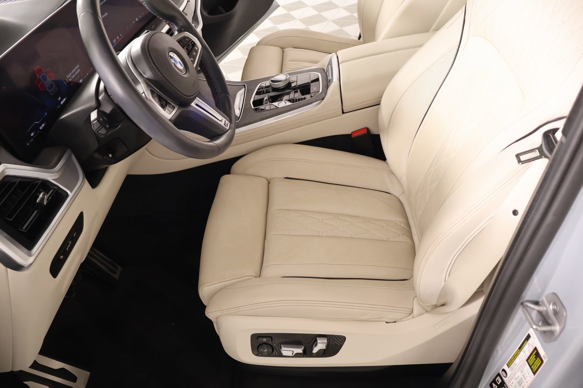 Used 2025 BMW X5 M60i AWD/4WD image 12