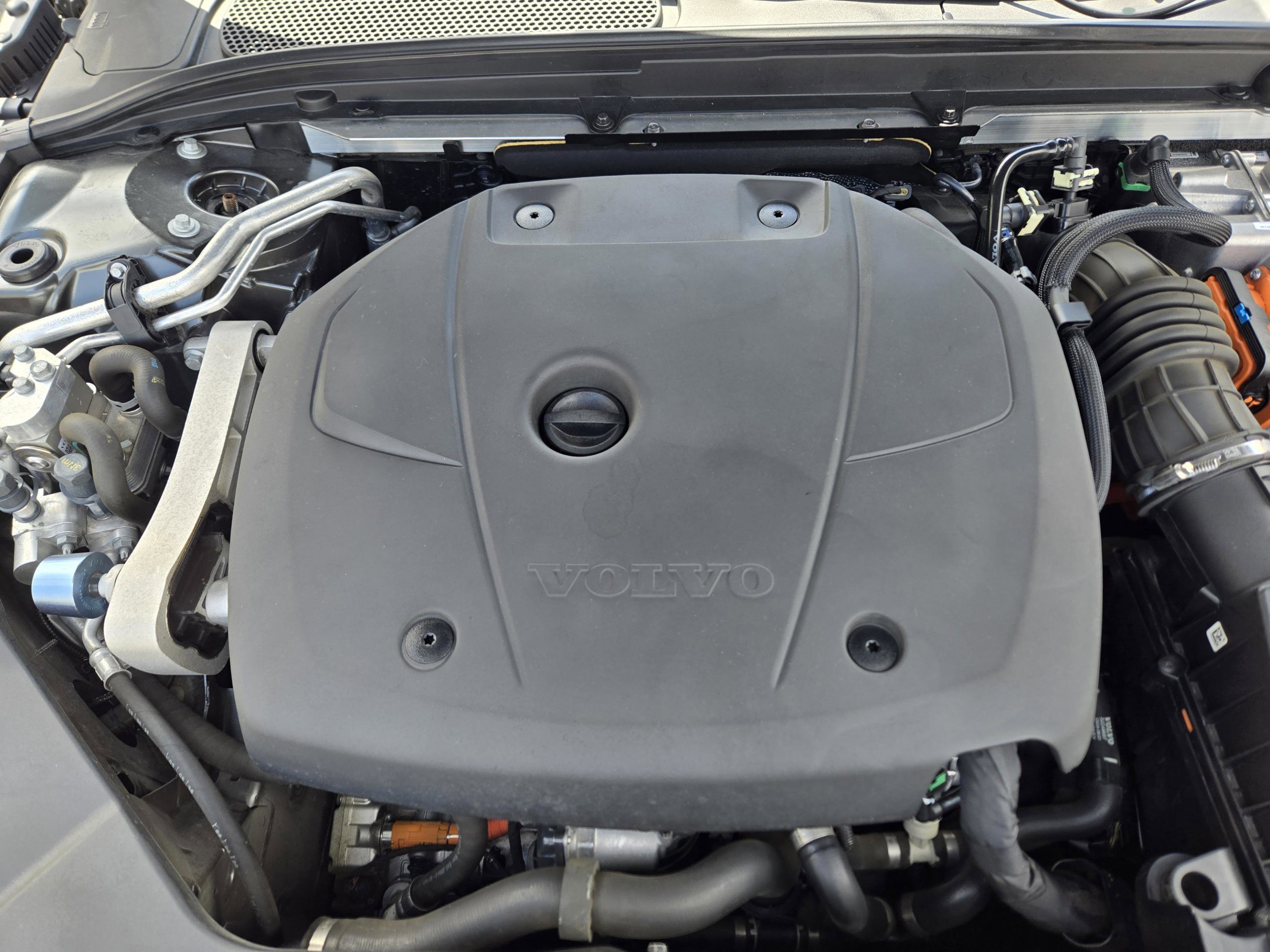 Used 2022 Volvo S60 T8 R-Design Expression w/ Premium Package image 29