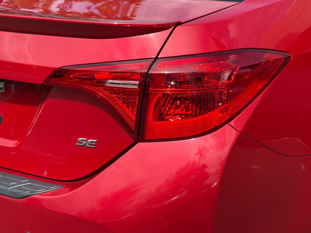 Used 2017 Toyota Corolla SE w/ SE Premium Package FWD image 5