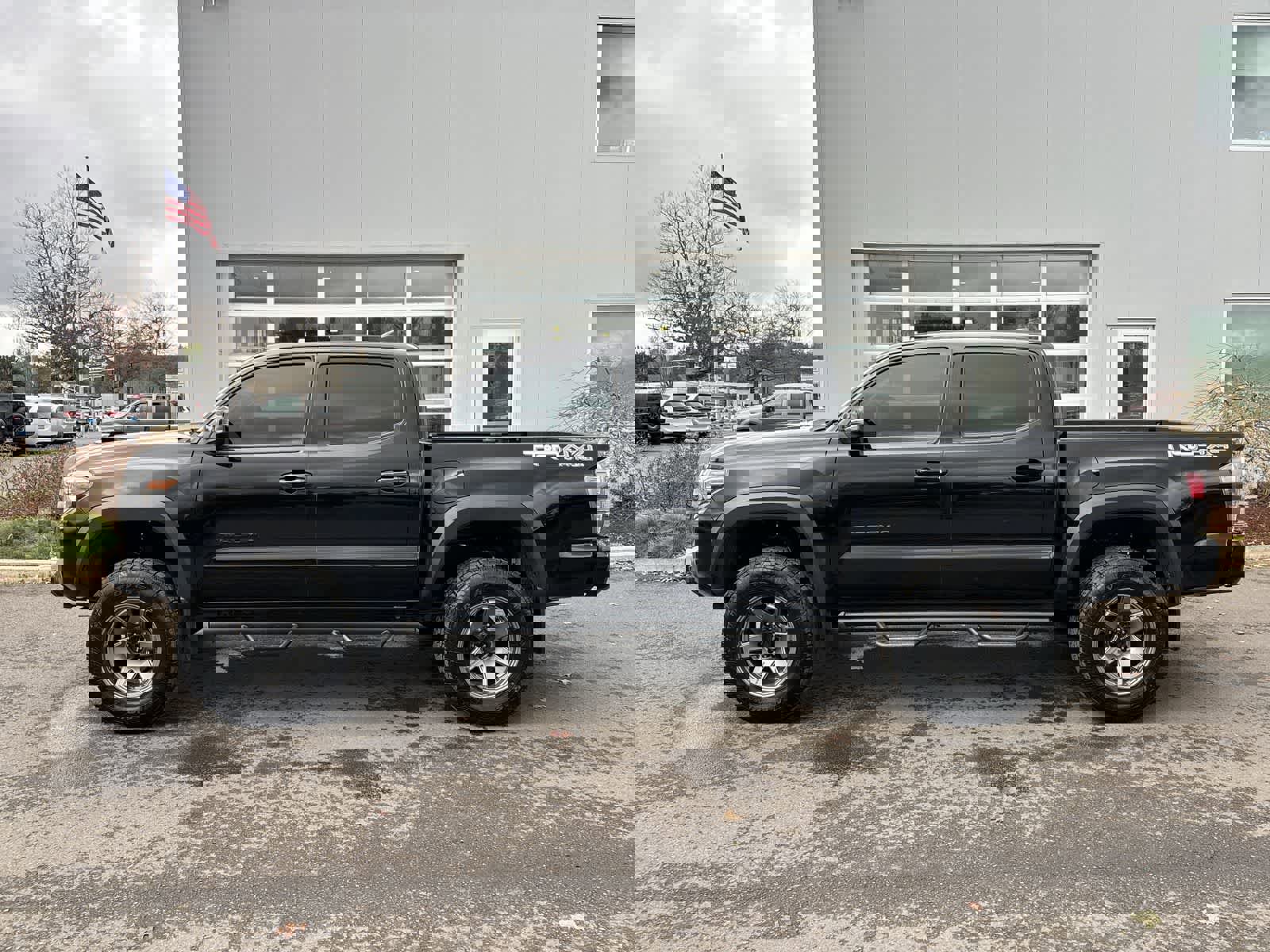 Used 2020 Toyota Tacoma TRD Off-Road w/ Technology Package image 2