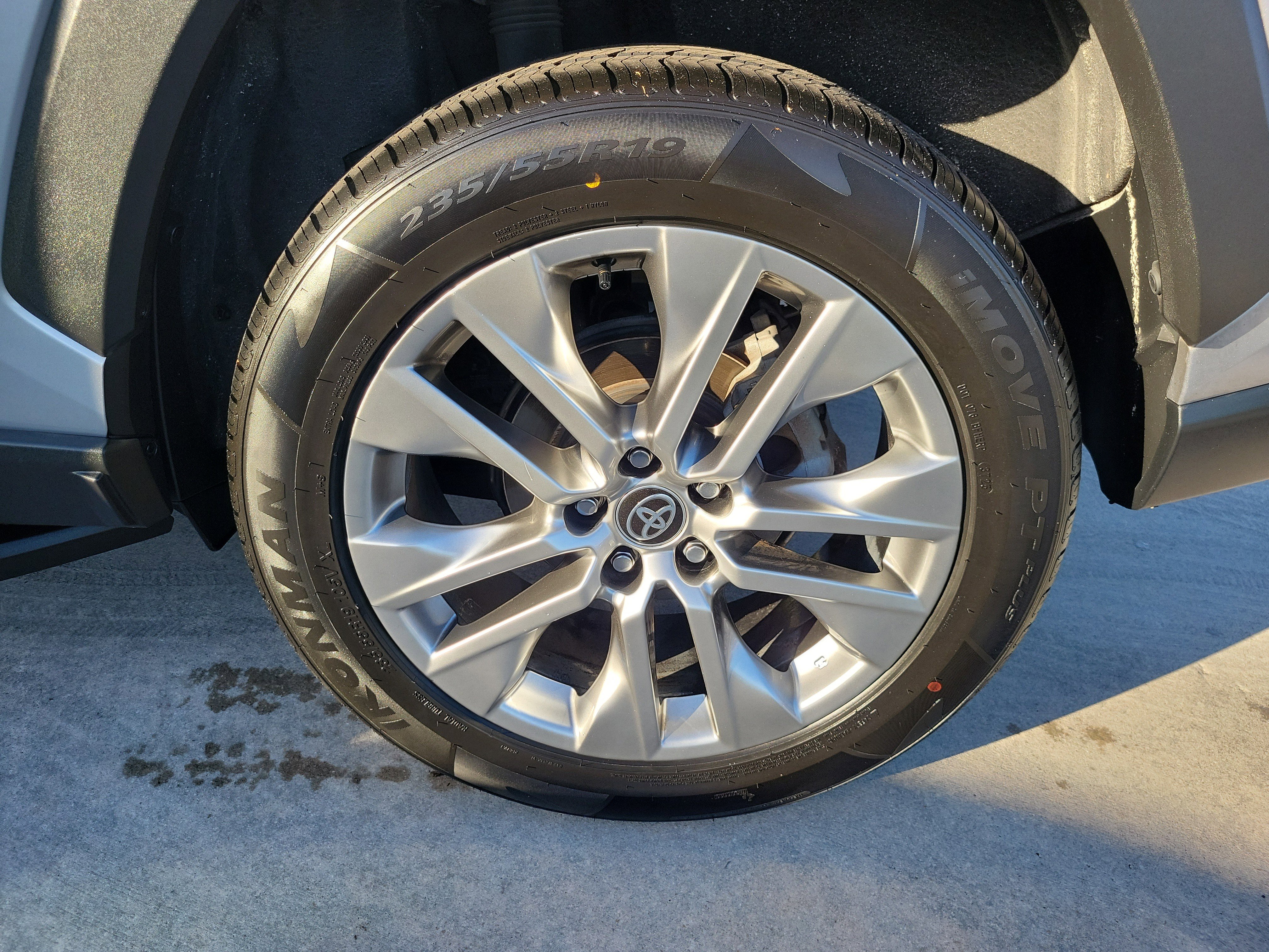 Used 2023 Toyota RAV4 Limited image 29