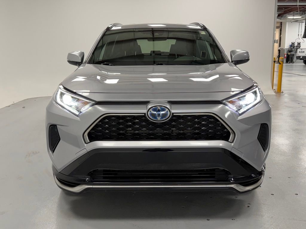 Used 2021 Toyota RAV4 SE image 6