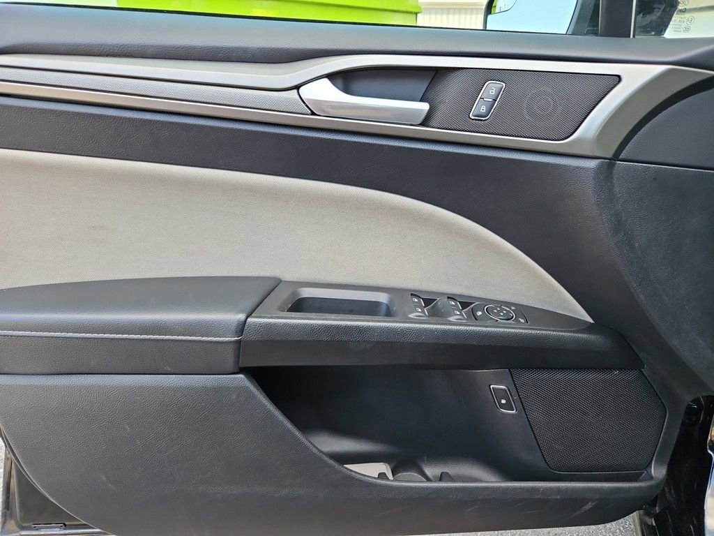 Used 2018 Ford Fusion S image 9