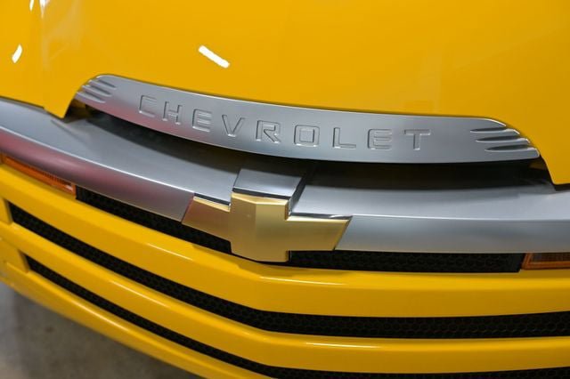 Used 2005 Chevrolet SSR w/ Preferred Equipment Group RWD image 5