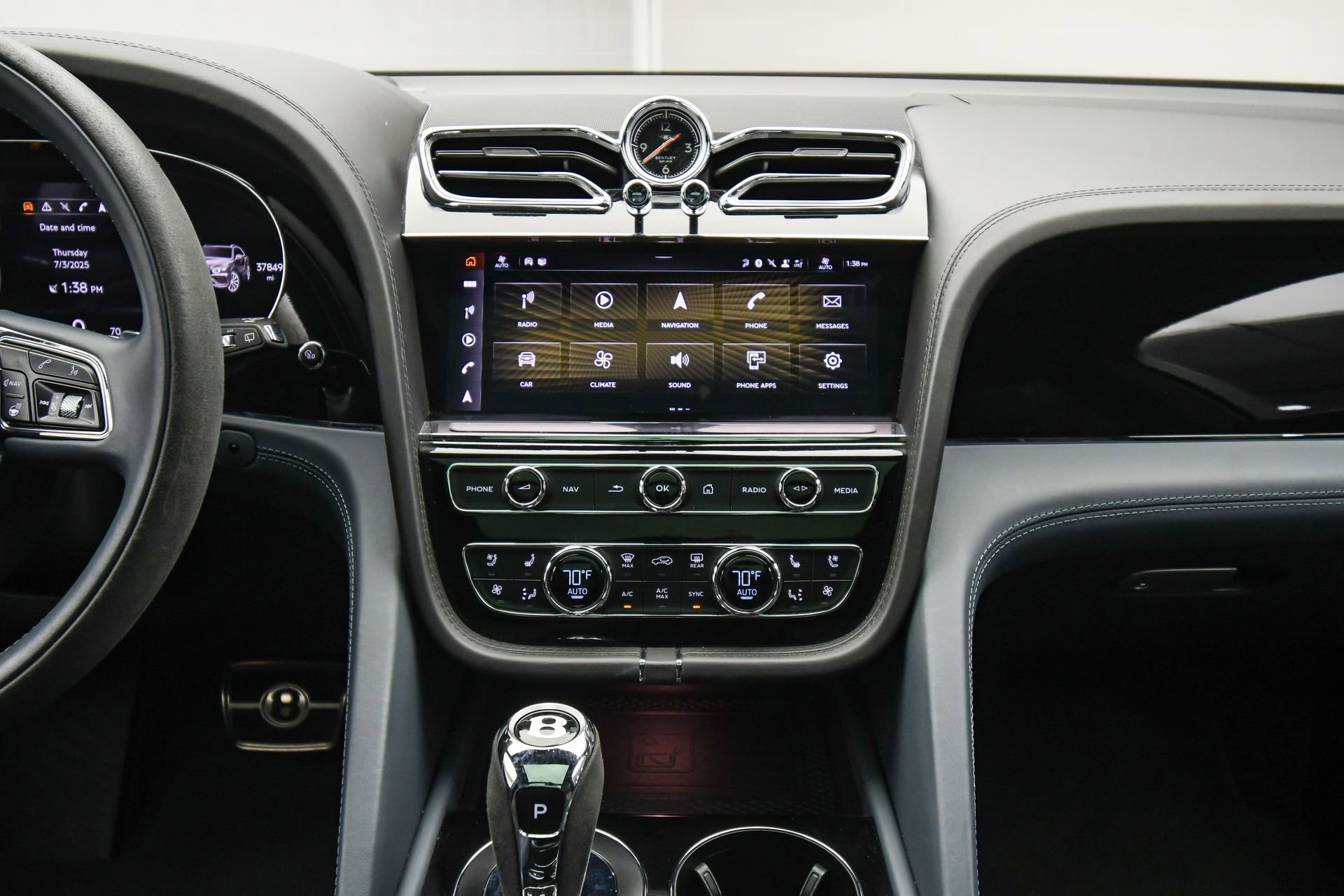 Used 2022 Bentley Bentayga S image 40