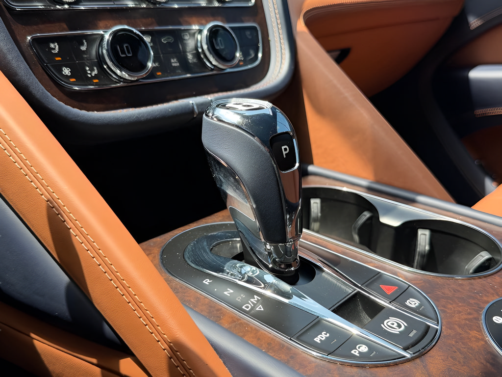 Used 2023 Bentley Bentayga AWD/4WD image 87