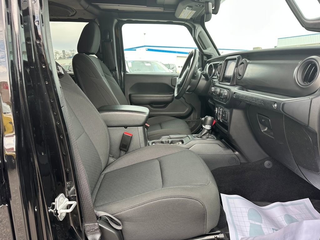 Used 2023 Jeep Wrangler Unlimited w/ Sun & Screen Package image 14
