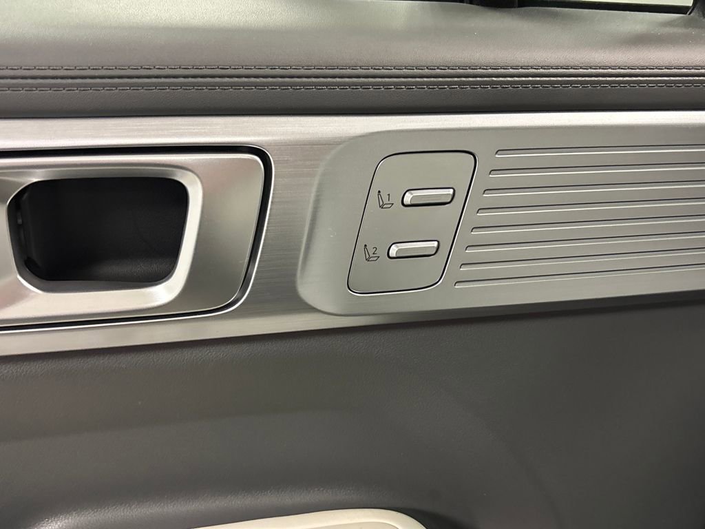 Used 2025 Hyundai Santa Fe Calligraphy image 23