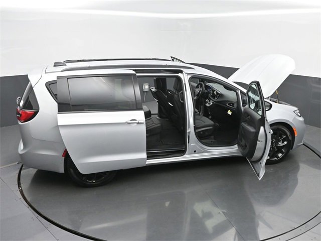 New 2026 Chrysler Pacifica Select image 65