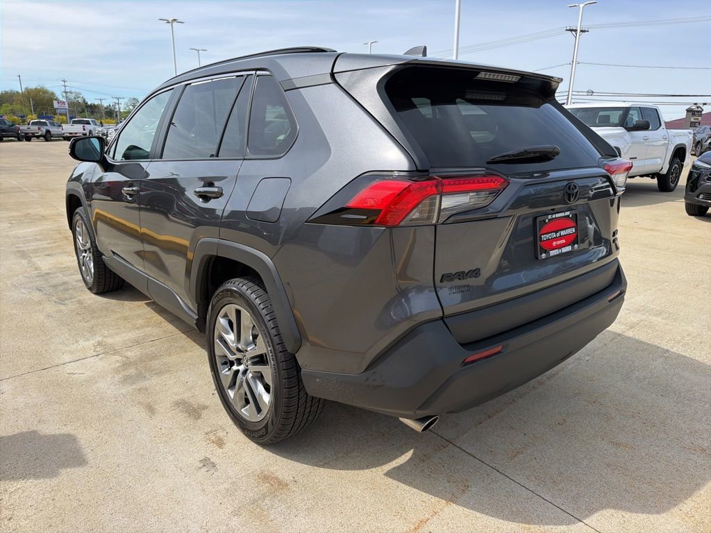 Used 2023 Toyota RAV4 XLE Premium AWD/4WD image 7