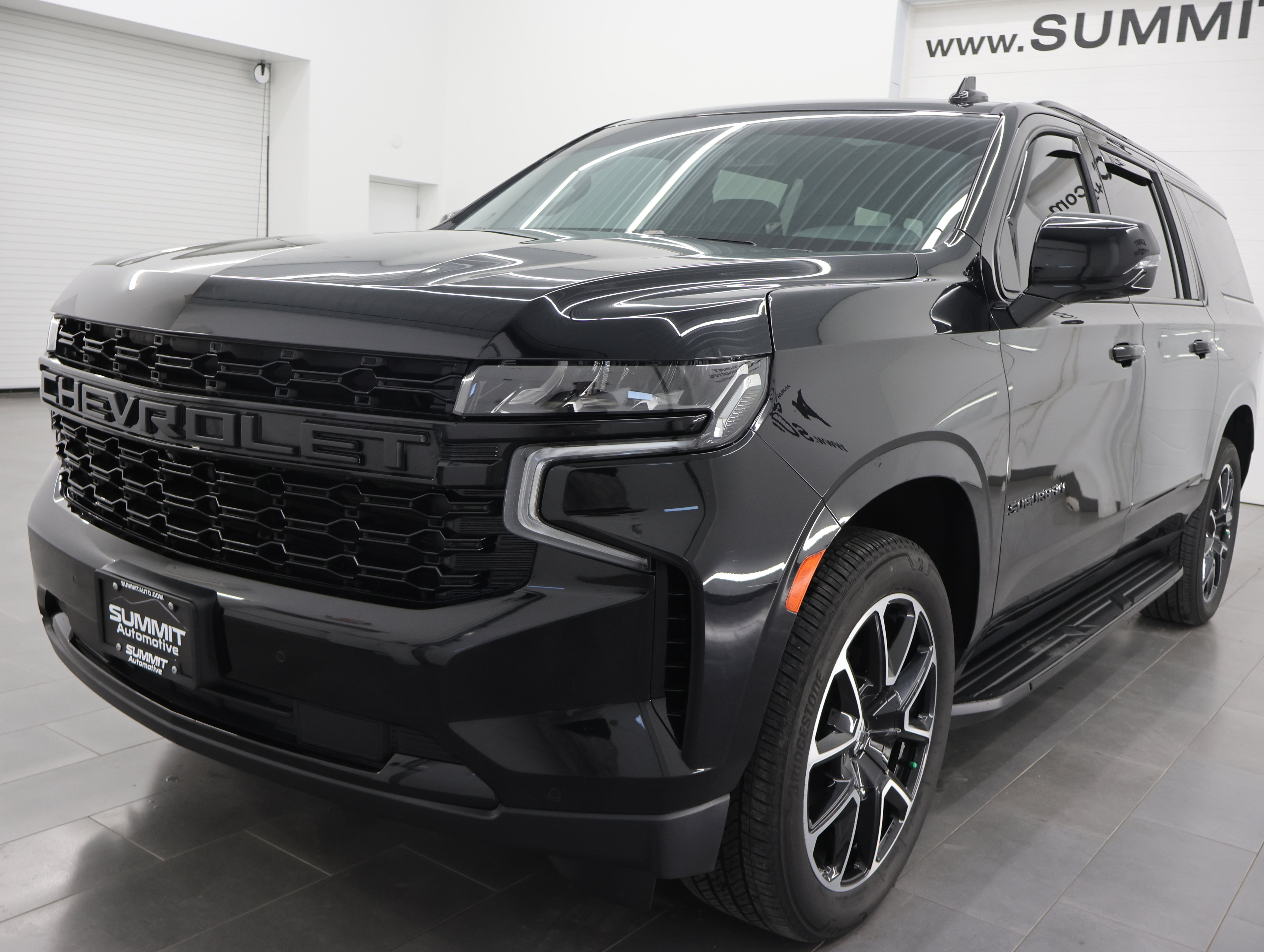 Used 2023 Chevrolet Suburban RST w/ Luxury Package AWD/4WD image 7