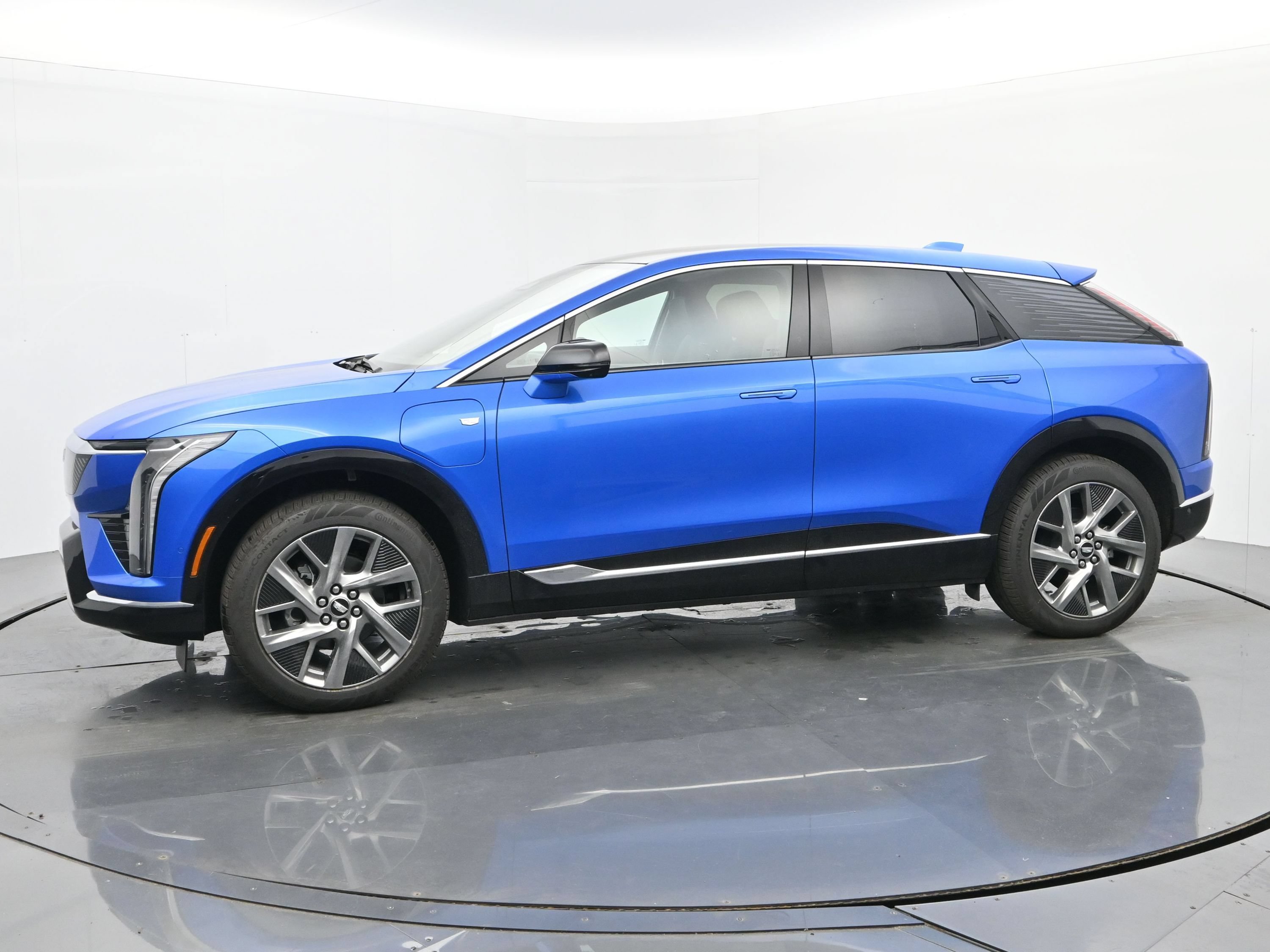 New 2026 Cadillac Optiq Luxury 1 w/ LPO, Floor Liner Package AWD/4WD image 2