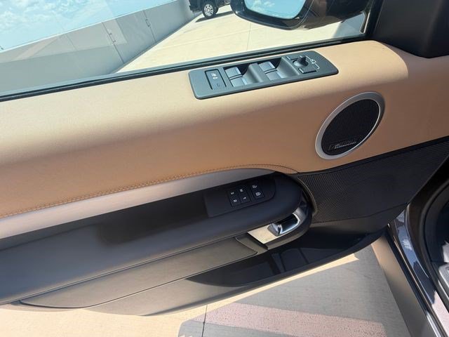New 2026 Land Rover Discovery Limited Edition AWD/4WD image 11