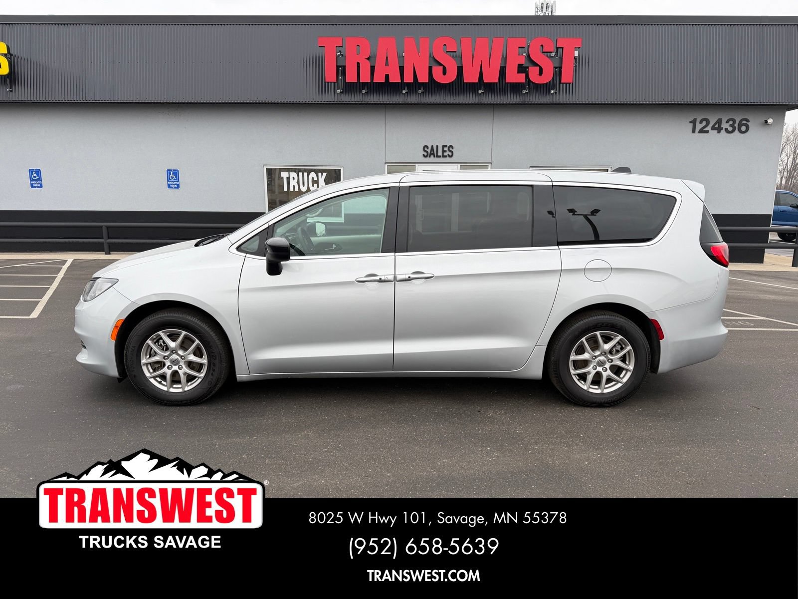 Used 2024 Chrysler Voyager LX FWD image 2