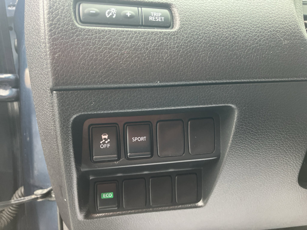 Used 2016 Nissan Rogue SV image 17