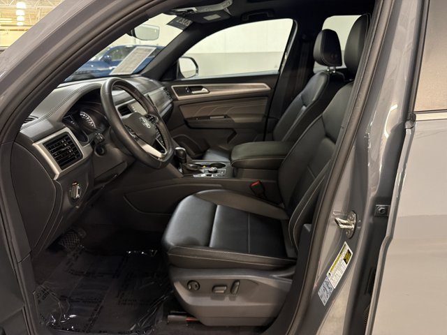 Certified 2021 Volkswagen Atlas Cross Sport SE w/ Panoramic Sunroof Package AWD/4WD image 16