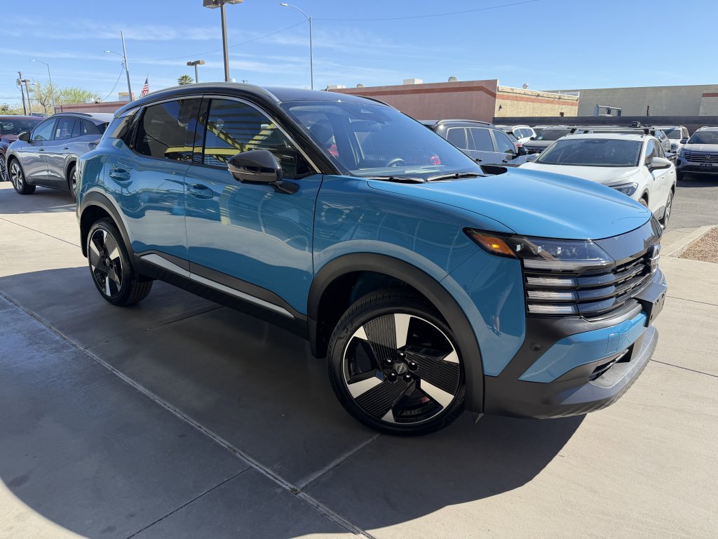 Used 2025 Nissan Kicks SR FWD image 6