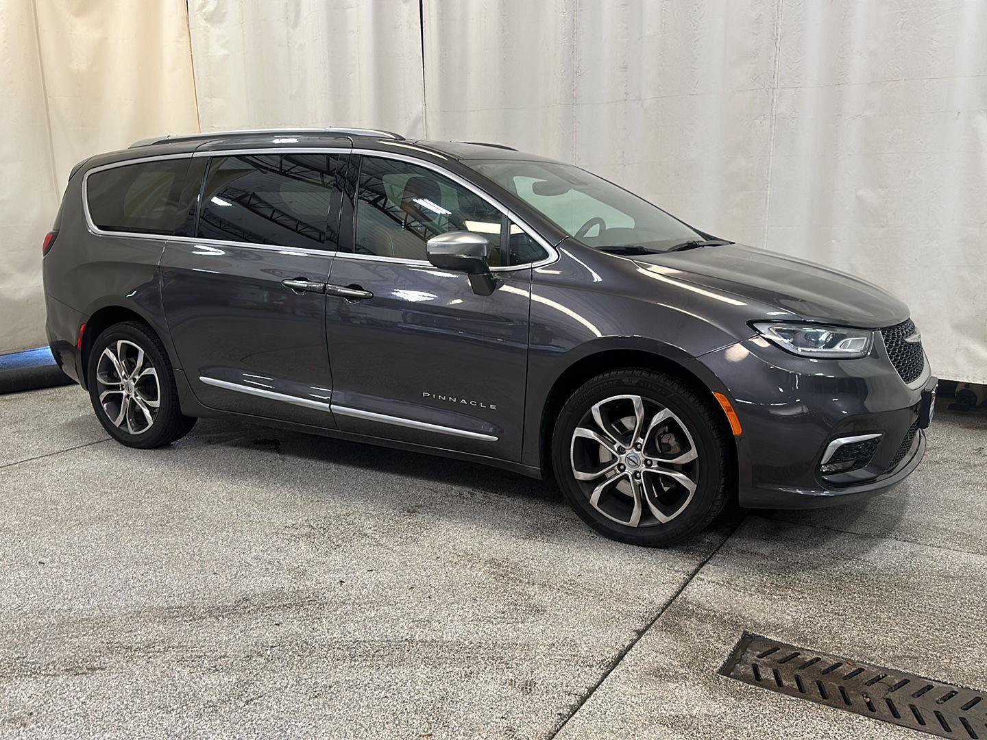 Used 2021 Chrysler Pacifica Pinnacle AWD/4WD image 7