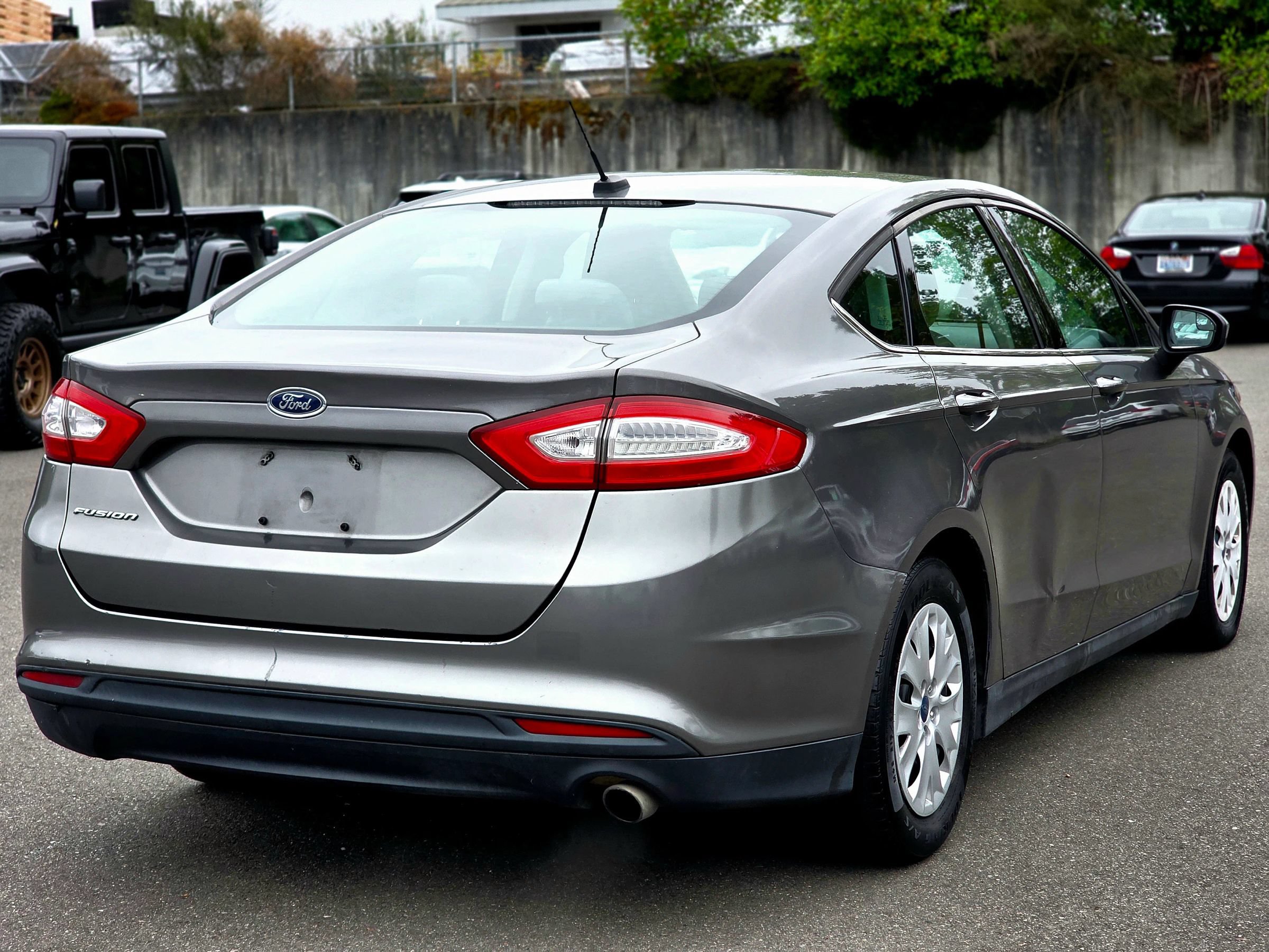 Used 2013 Ford Fusion S FWD image 12