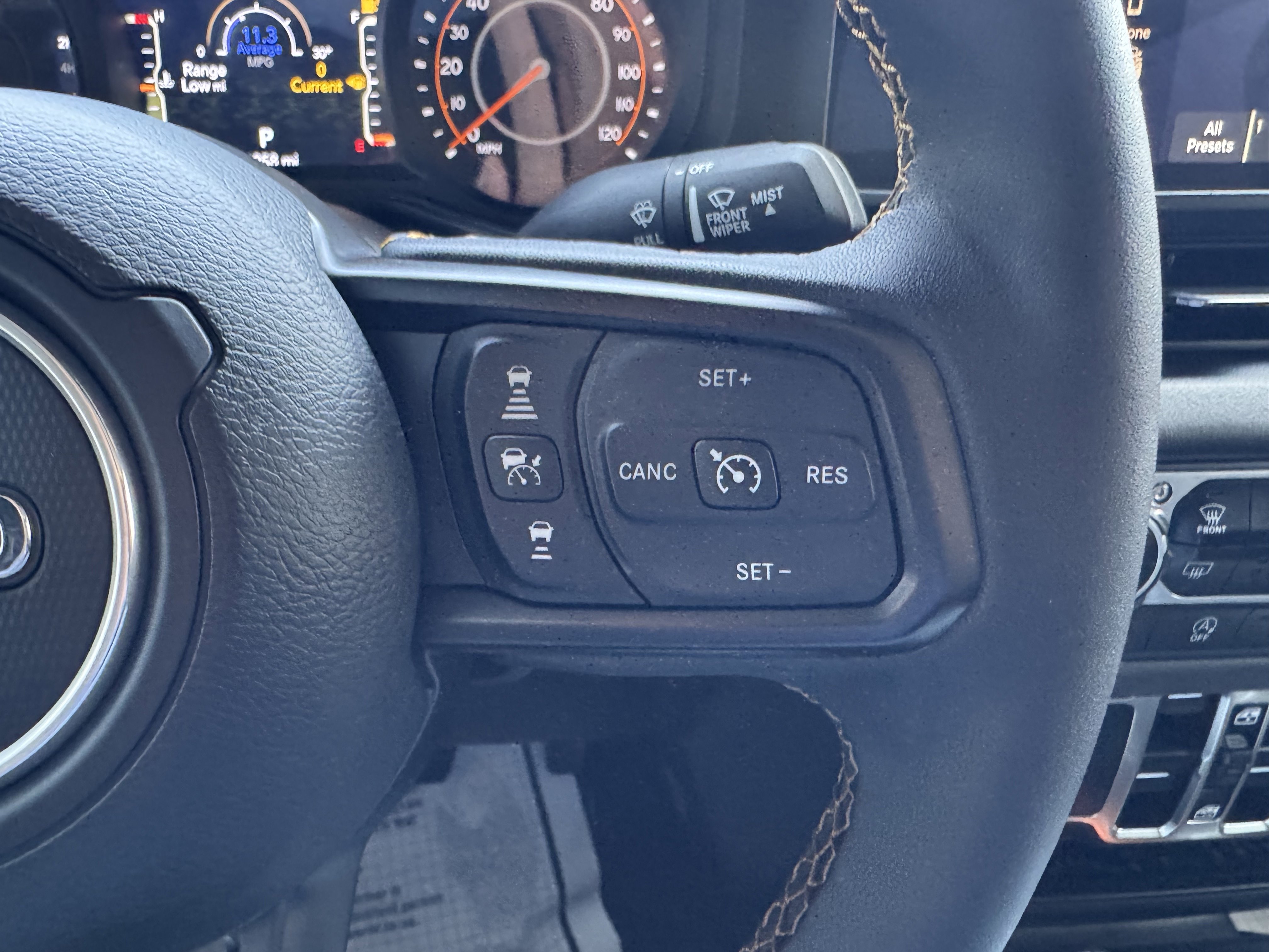 Used 2025 Jeep Gladiator Sport image 10