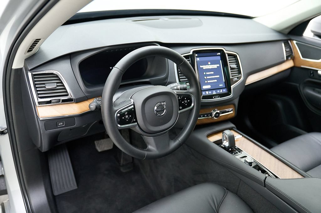 Certified 2024 Volvo XC90 B6 Plus w/ Protection Package Premier AWD/4WD image 13