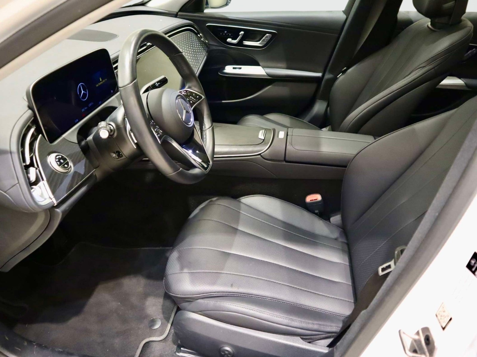 Used 2025 Mercedes-Benz E 350 Sedan w/ Winter Package image 22