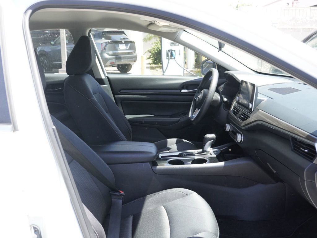 Certified 2024 Nissan Altima 2.5 SV FWD image 16