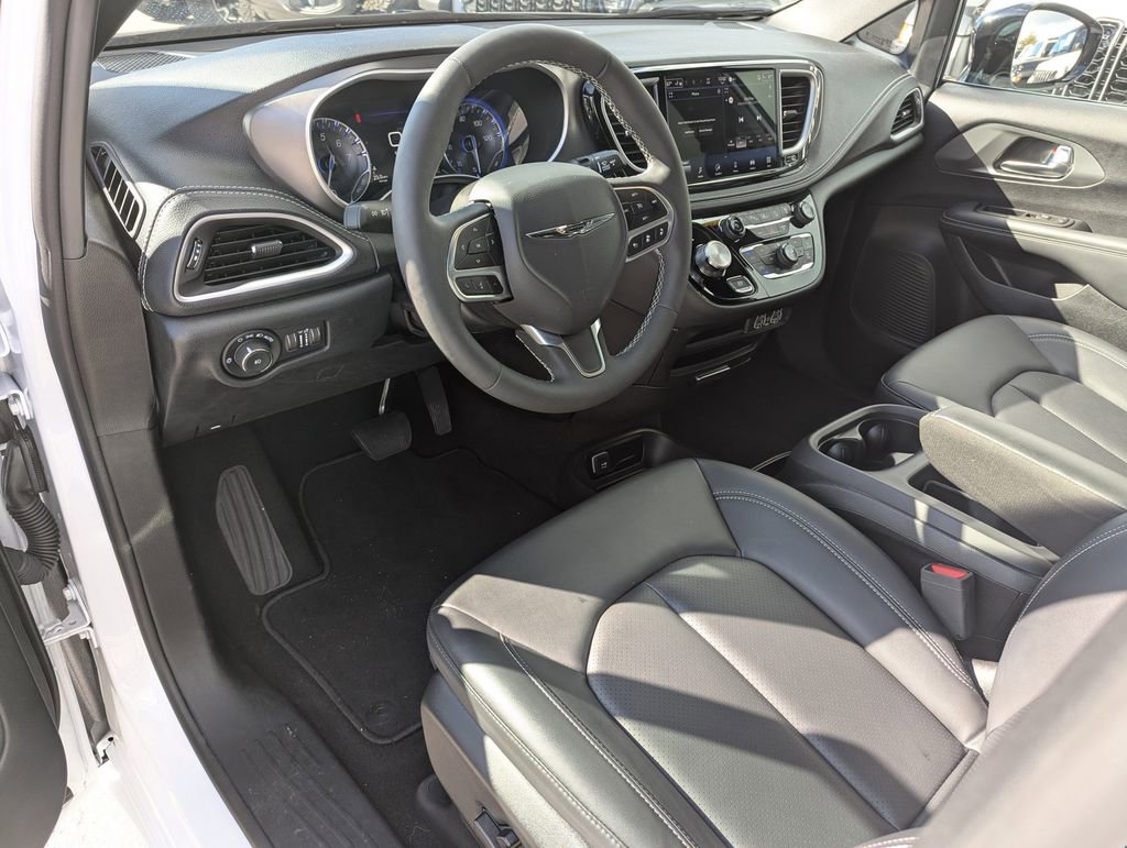 New 2026 Chrysler Pacifica Select FWD image 11