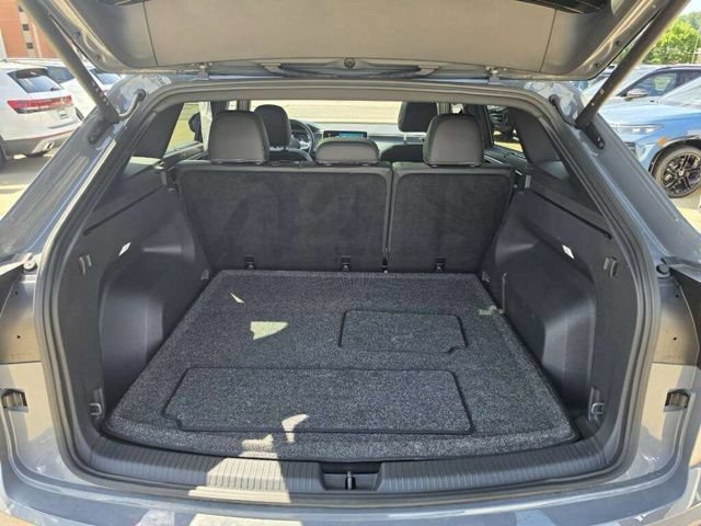 Certified 2025 Volkswagen Atlas Cross Sport SEL R-Line AWD/4WD image 10