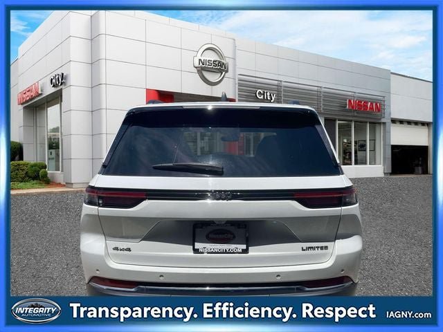 Used 2023 Jeep Grand Cherokee Limited AWD/4WD image 6