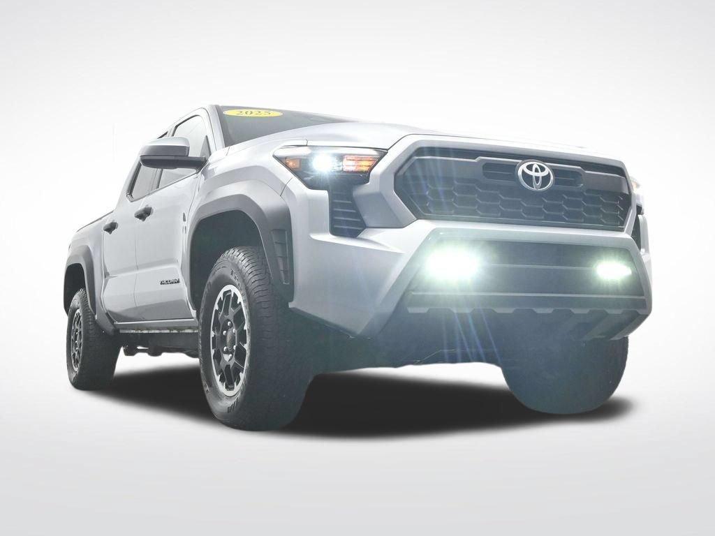 Used 2025 Toyota Tacoma TRD Off-Road AWD/4WD image 39