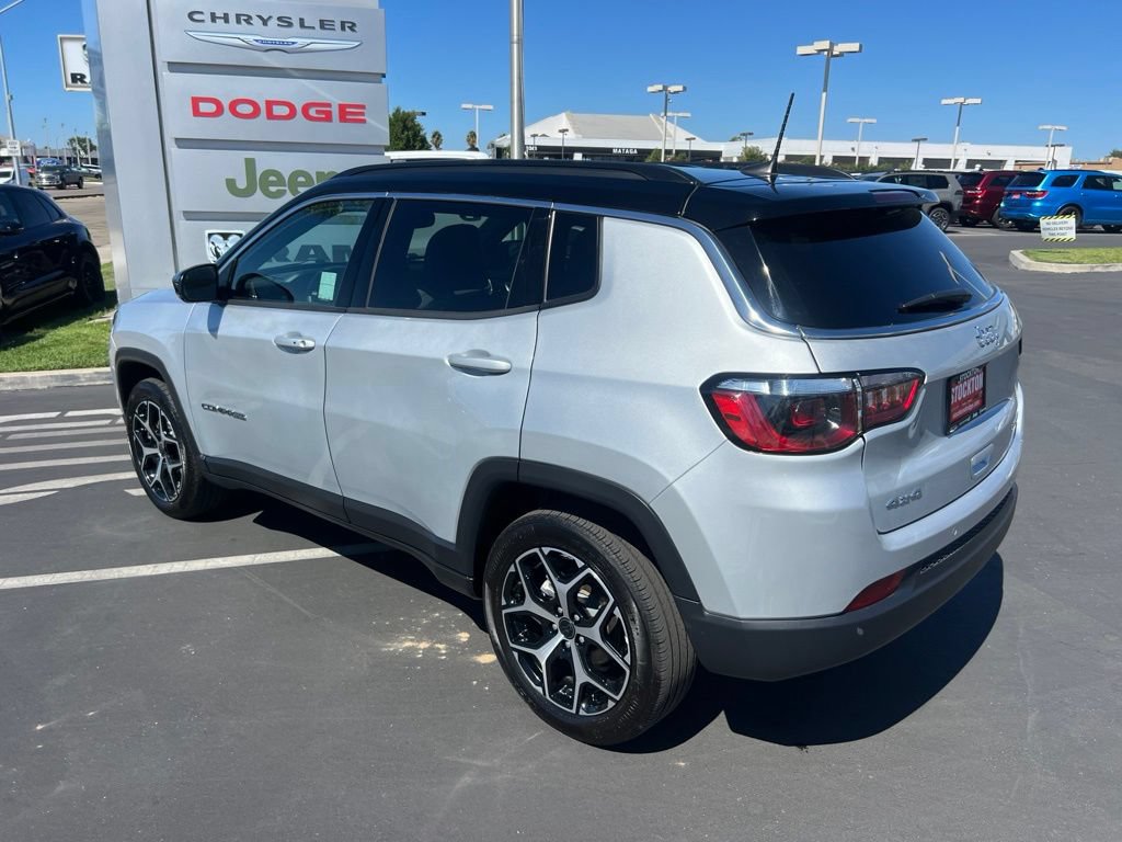 Used 2025 Jeep Compass Limited AWD/4WD image 17