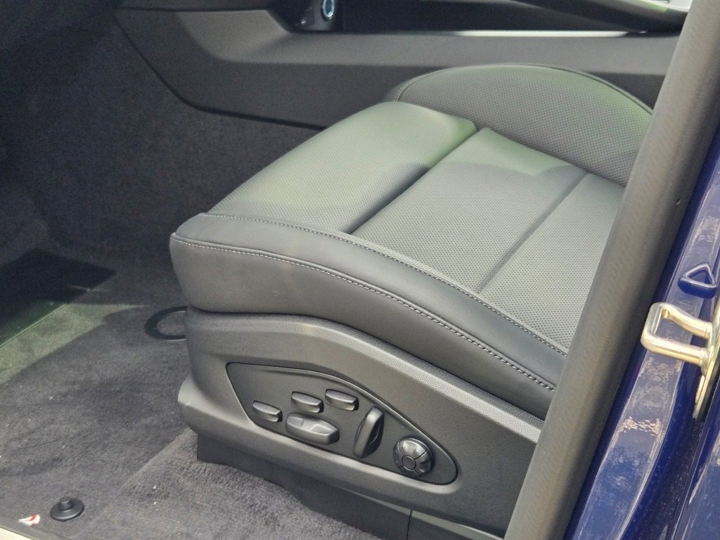 New 2025 Porsche Macan 4 Electric image 21