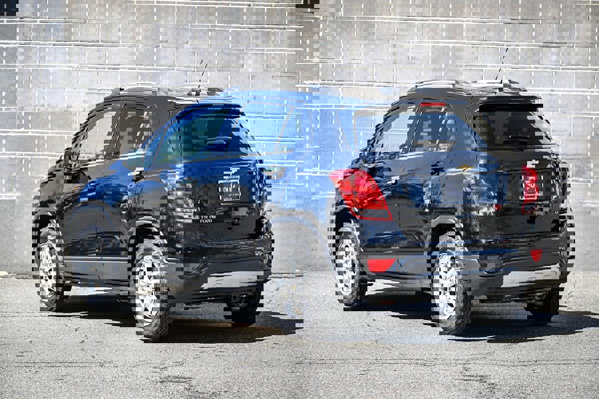 Used 2019 Chevrolet Trax LT w/ LT Convenience Package image 4