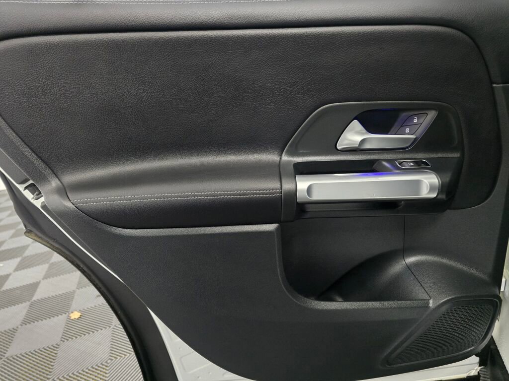 Used 2025 Mercedes-Benz GLB 250 4MATIC image 19