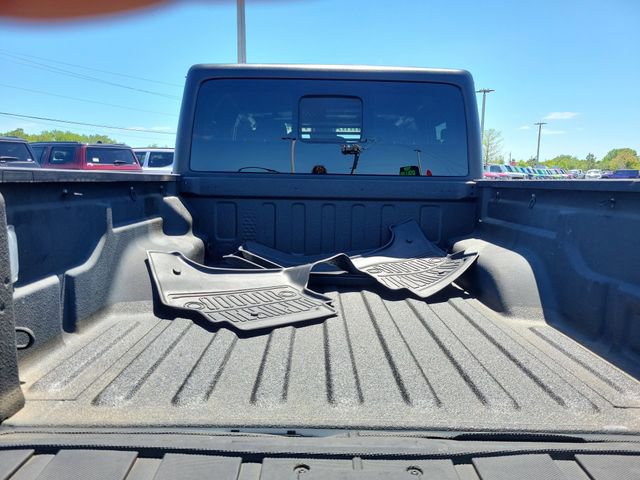 Used 2024 Jeep Gladiator Mojave w/ Technology Group AWD/4WD image 9