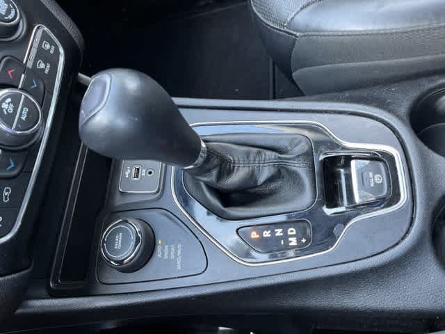 Certified 2019 Jeep Cherokee Limited AWD/4WD image 27