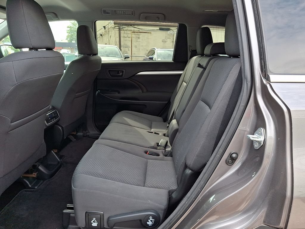 Used 2016 Toyota Highlander LE AWD/4WD image 10