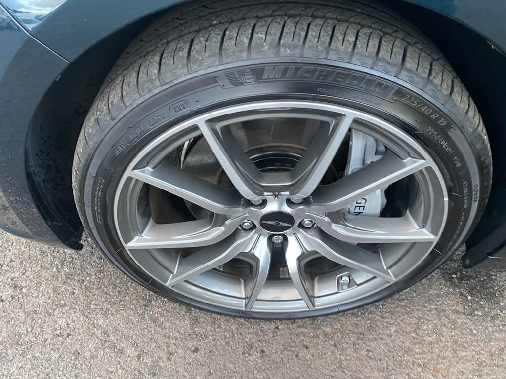 Certified 2025 Genesis G70 2.5T RWD image 9
